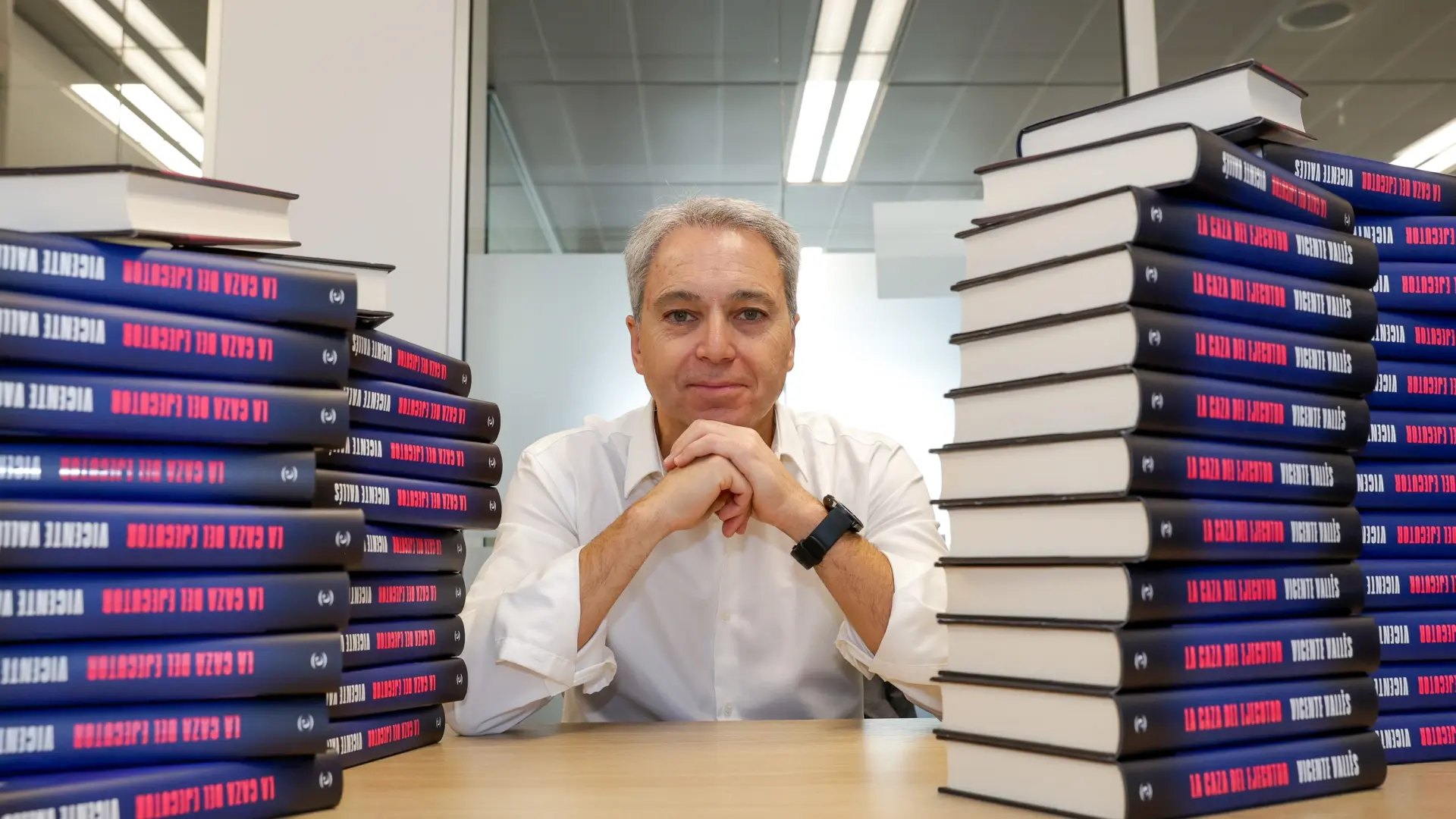 Vicente Vallés lanza 'La caza del ejecutor': "Los periodistas somos como los espías, queremos contar lo que otros no quieren que se sepa"