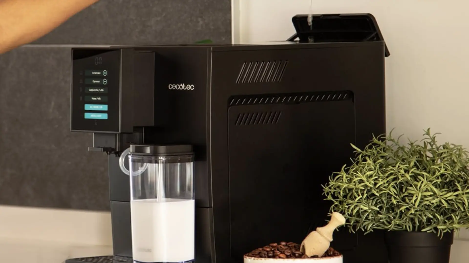 ¿En busca de una superautomática barata? Esta cafetera de Philips hoy cuesta menos de 330 euros