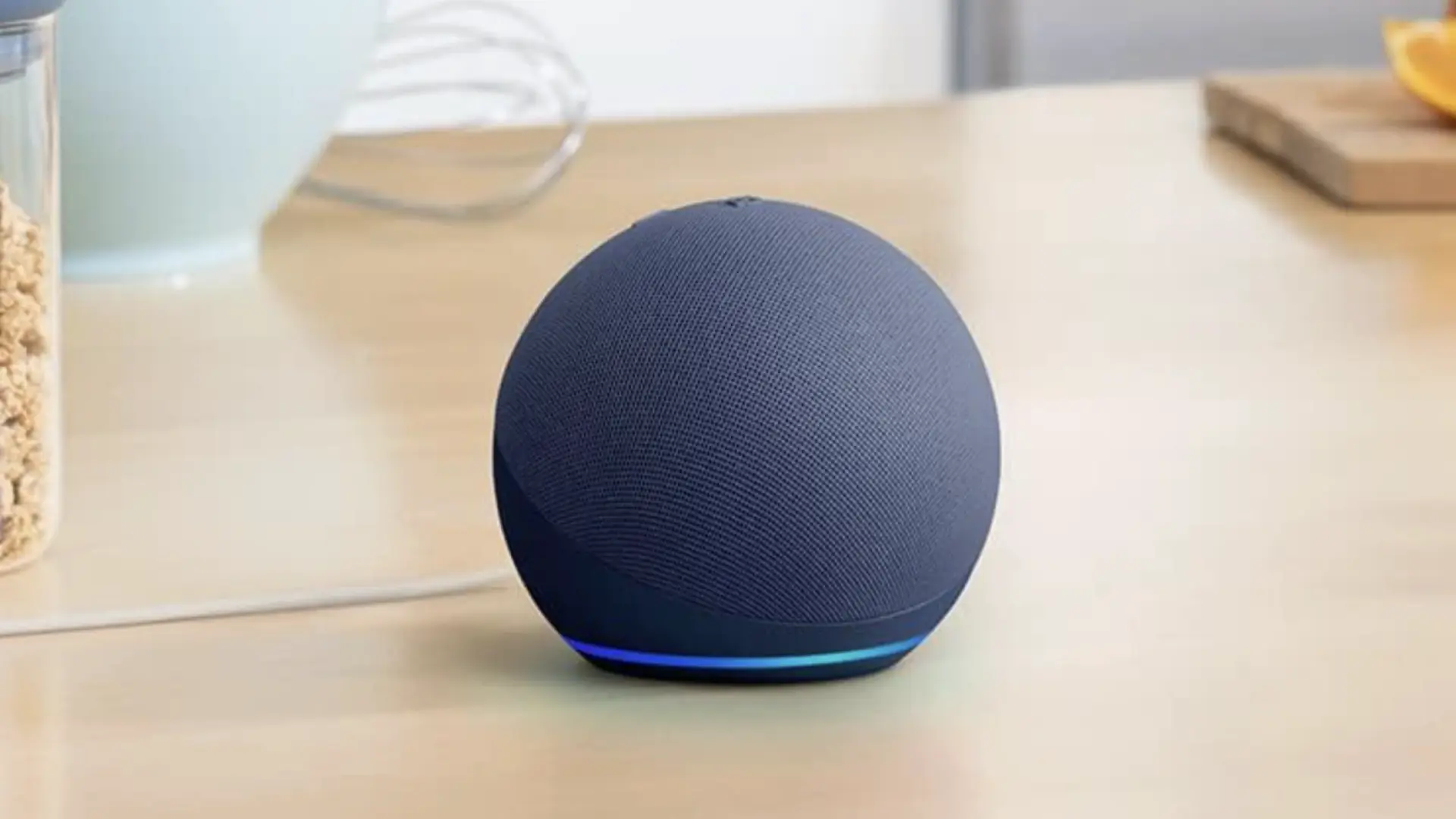 Amazon da la campanada con la rebaja de uno de sus altavoces clásicos: llévate el Echo Dot por menos de 30 euros