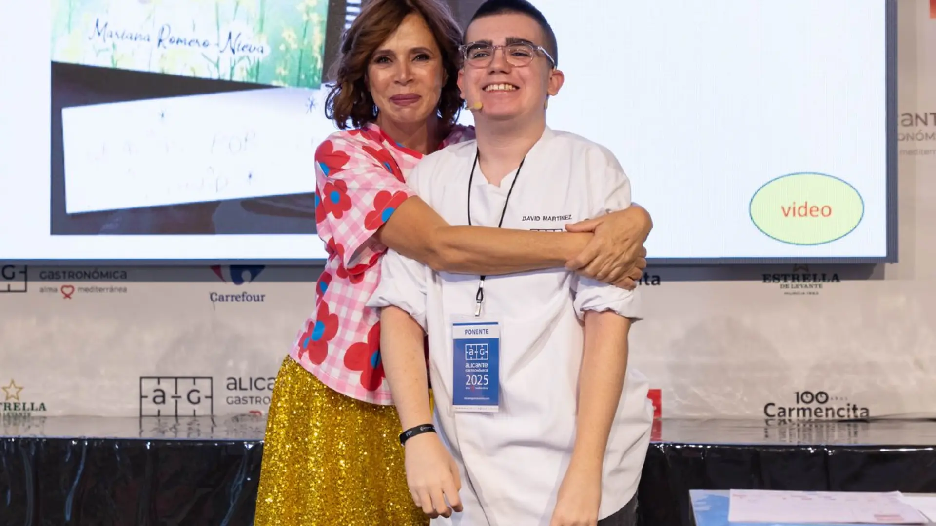 David Fernández, un adolescente con autismo que cuelga cientos de recetas traducidas a pictogramas