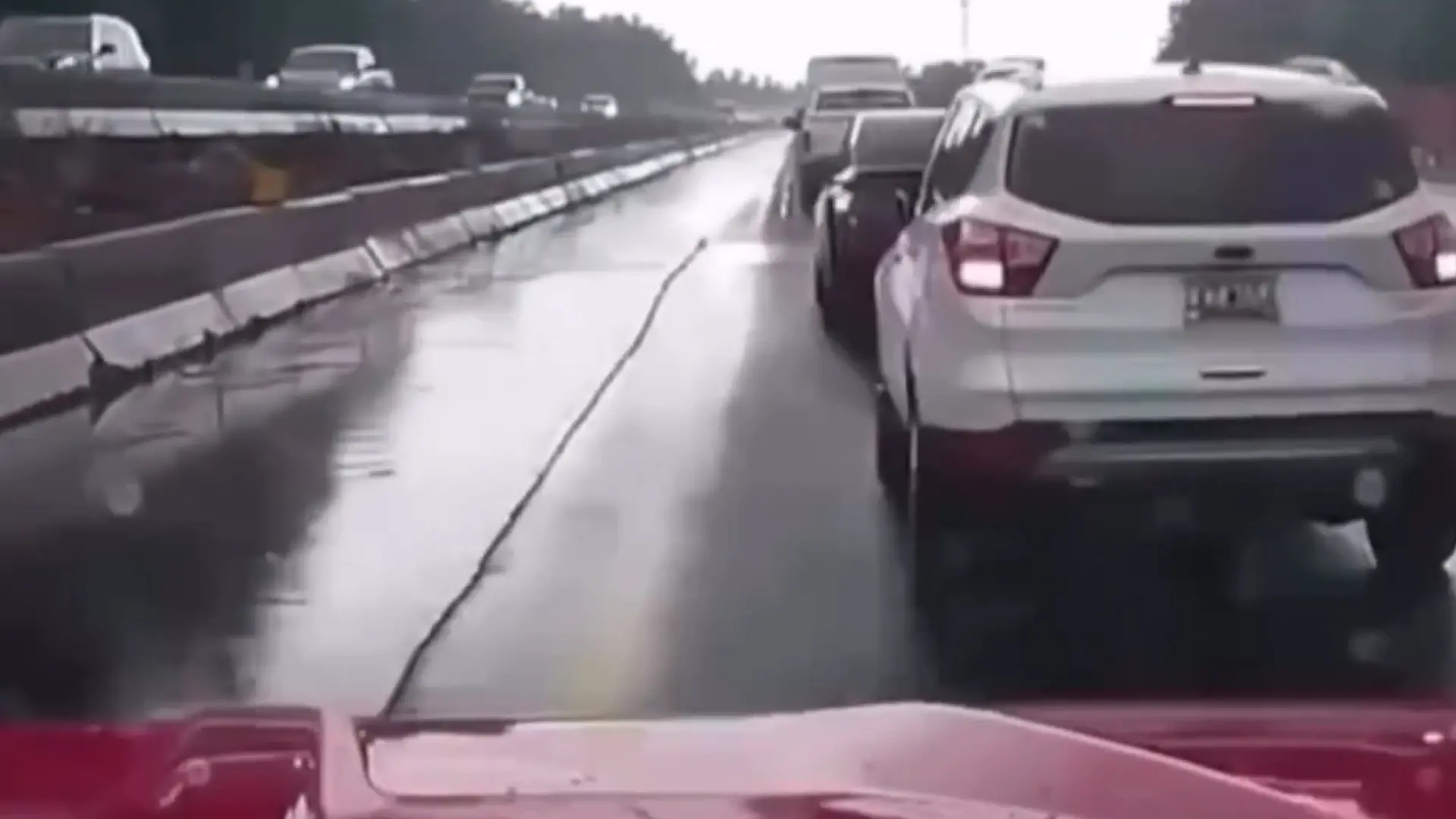 La importancia de estar atento al volante para evitar un accidente antes de que suceda
