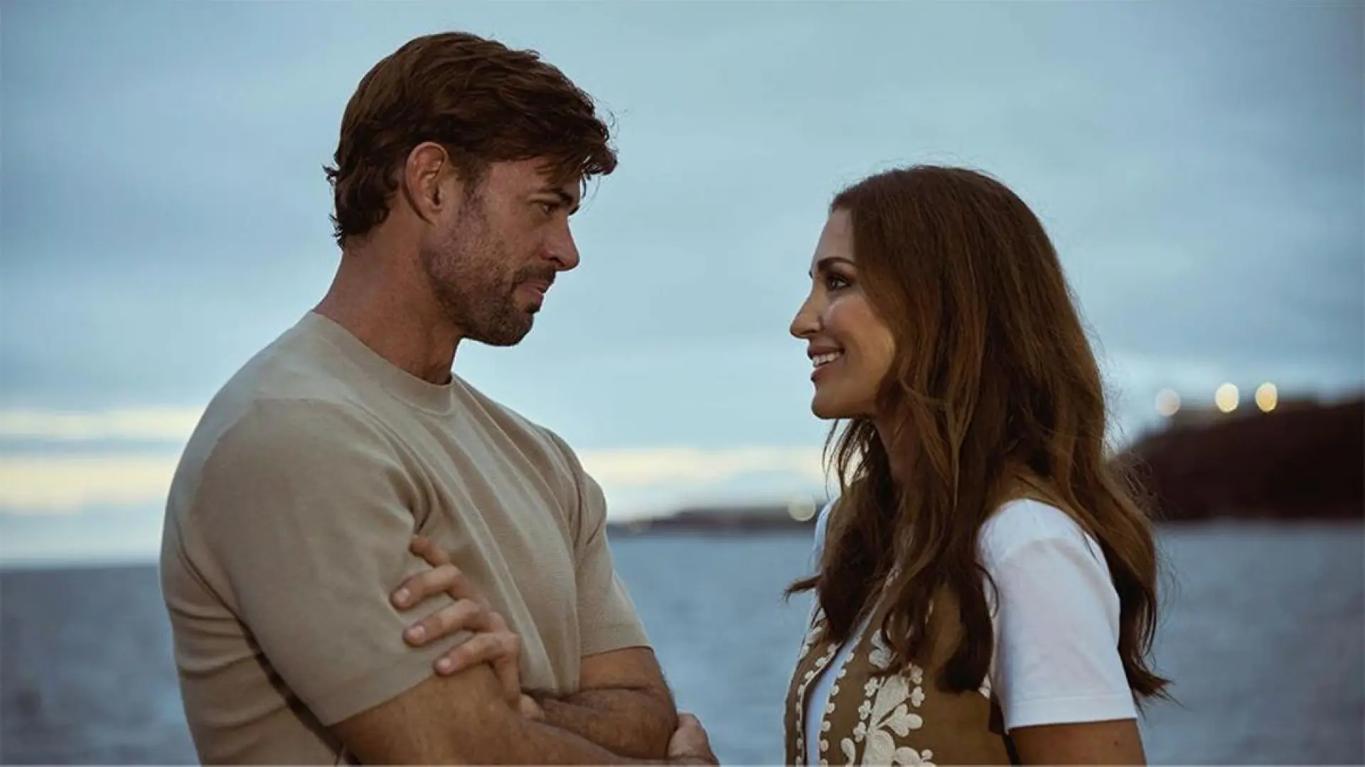 Así es 'Camino a Arcadia', la nueva serie de Willam Levy y Paula Echevarría para SkyShowtime