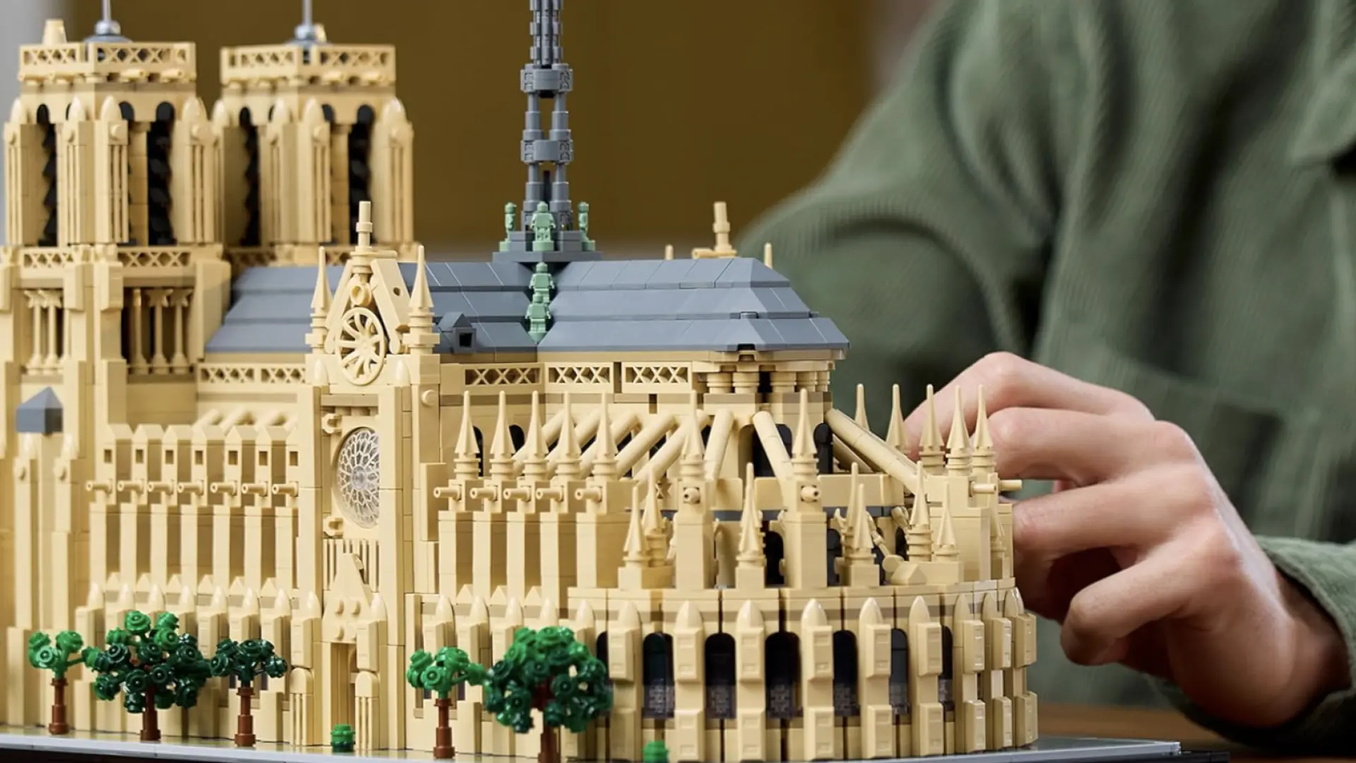 LEGO vuelve a hacer historia con la increíble rebaja en la maqueta de Notre Dame de París