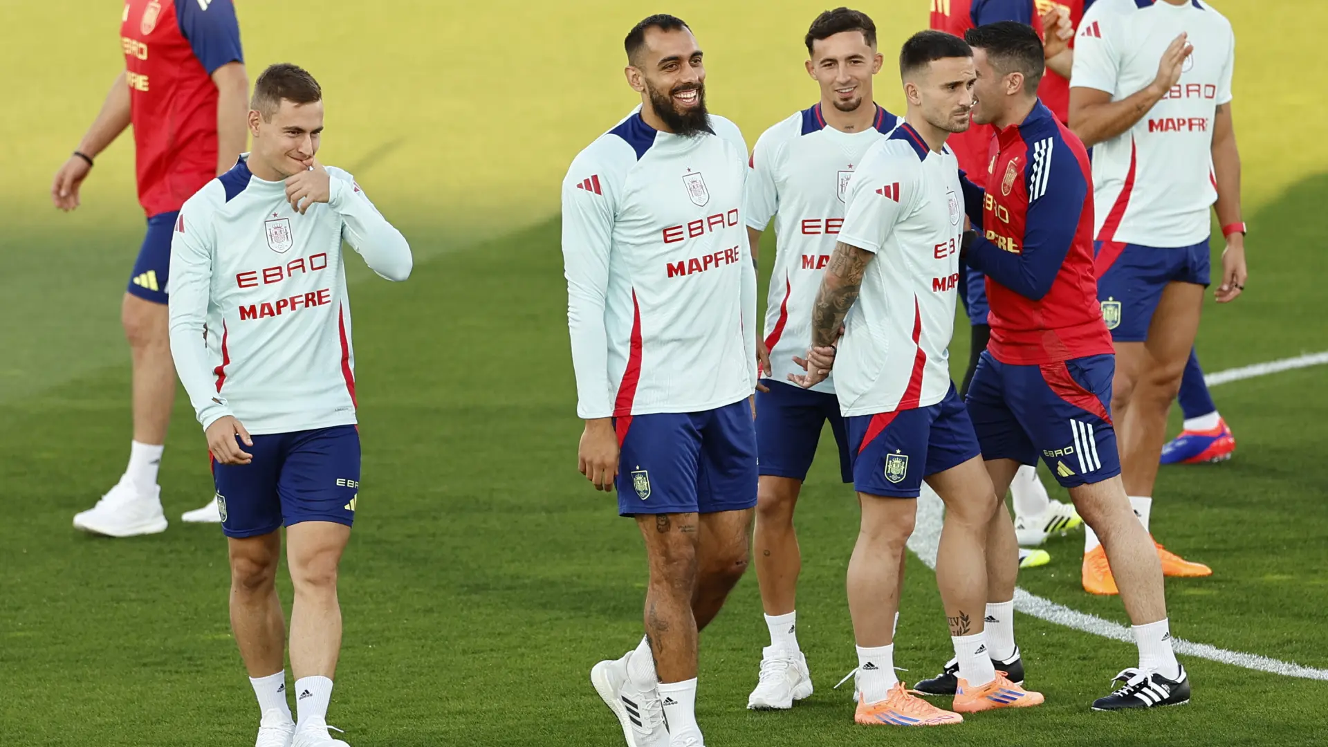La Roja arranca su preparación para Georgia y Bulgaria ante un público entregado