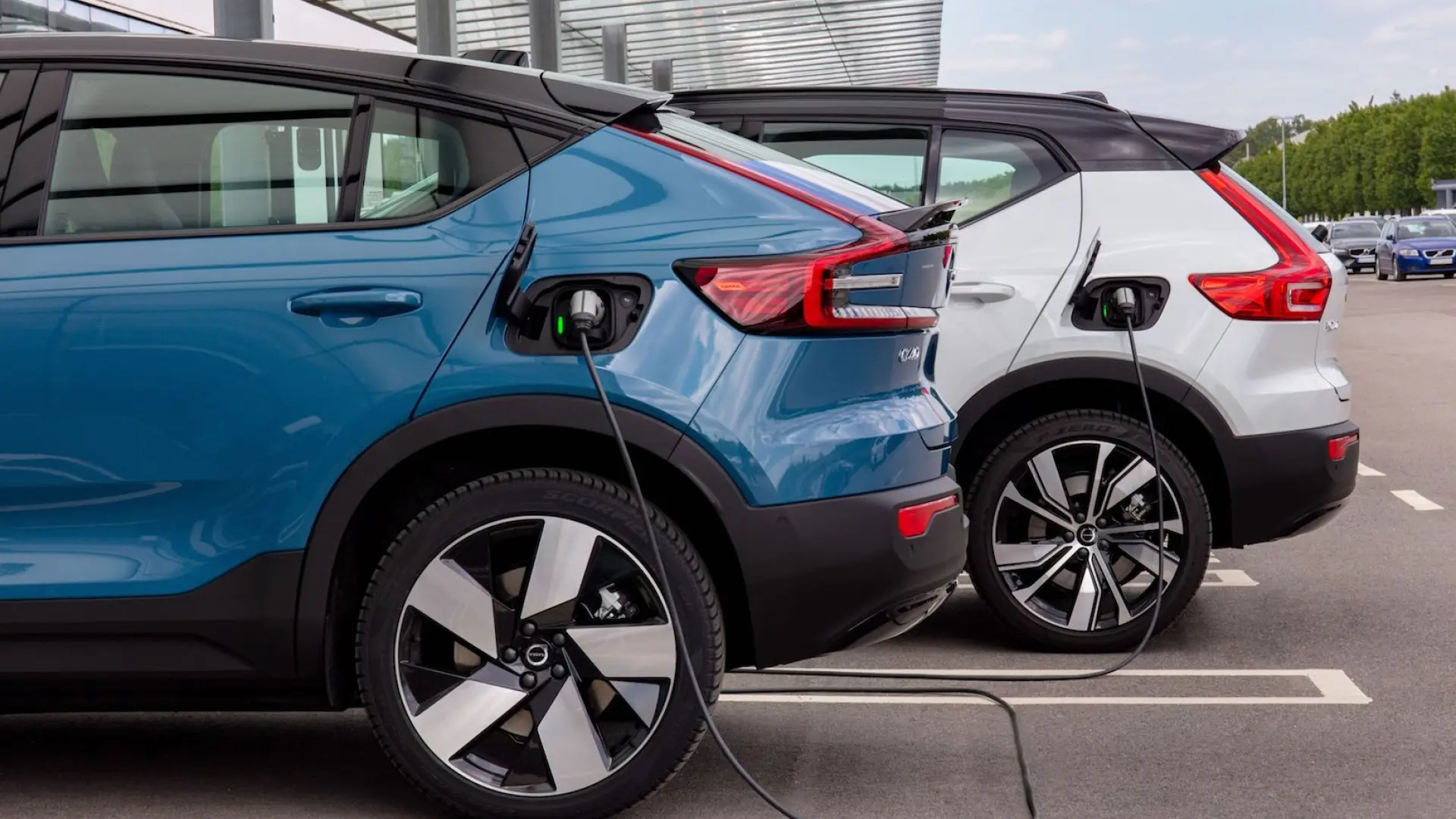 De poner la directa a frenar en seco: los fabricantes europeos sufren con los coches eléctricos