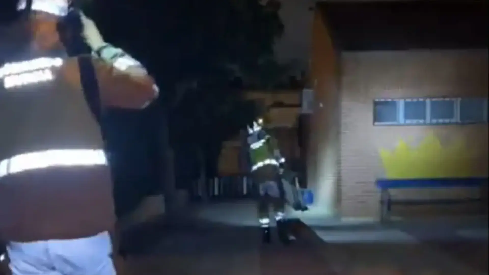 Un colegio se deja toda la noche la megafonía encendida con el 'Cumpleaños feliz' de Parchís y obliga a actuar a los bomberos