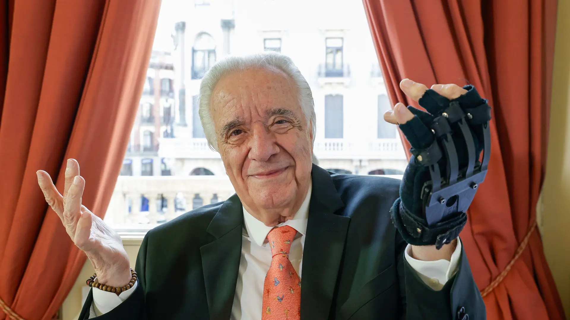 João Carlos Martins, el pianista 'indomable' que nunca perdió la esperanza de volver a tocar: "No es superación, es determinación"