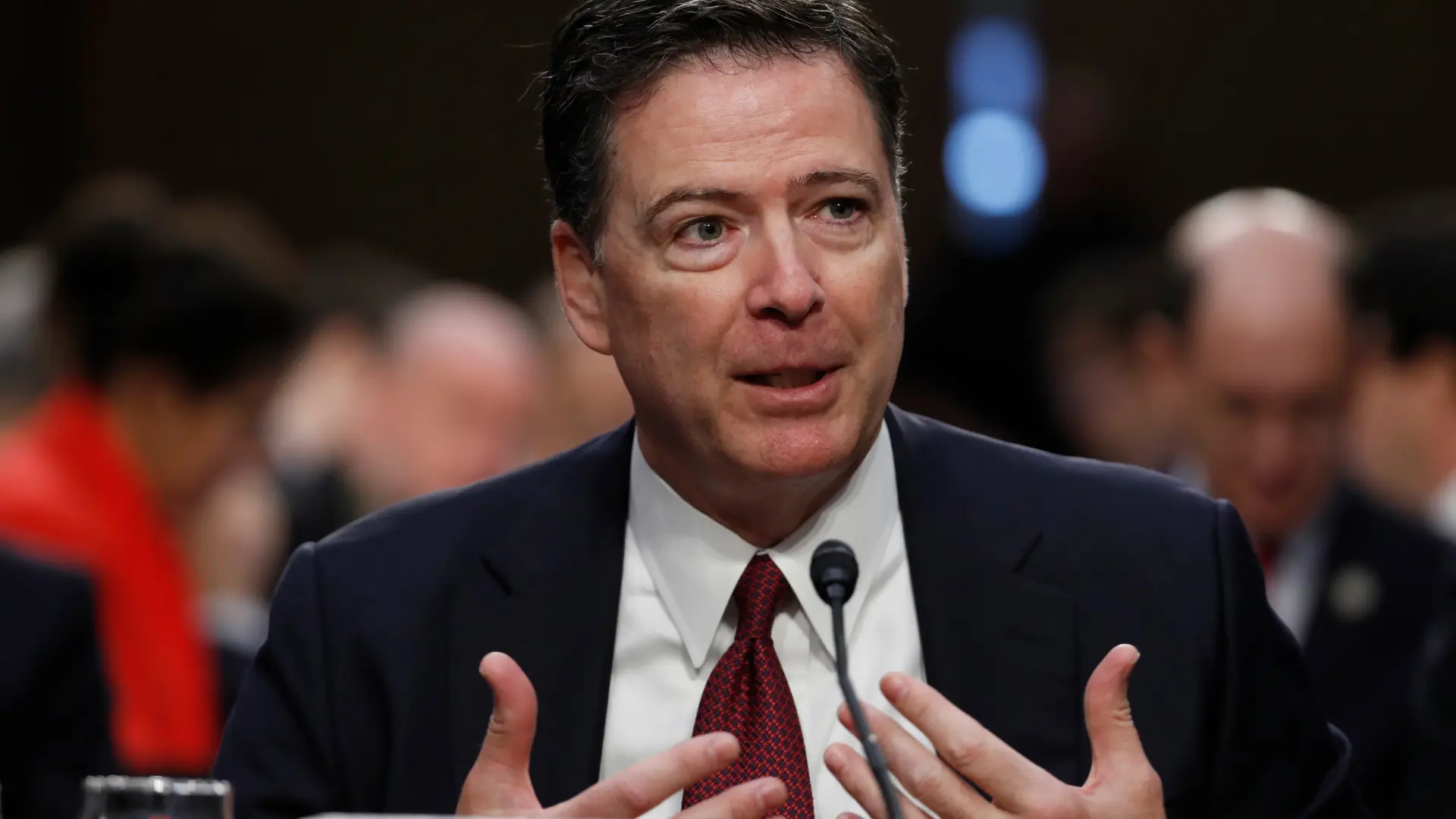 El exdirector del FBI James Comey se declara inocente de los delitos de declaración falsa y obstrucción a la Justicia