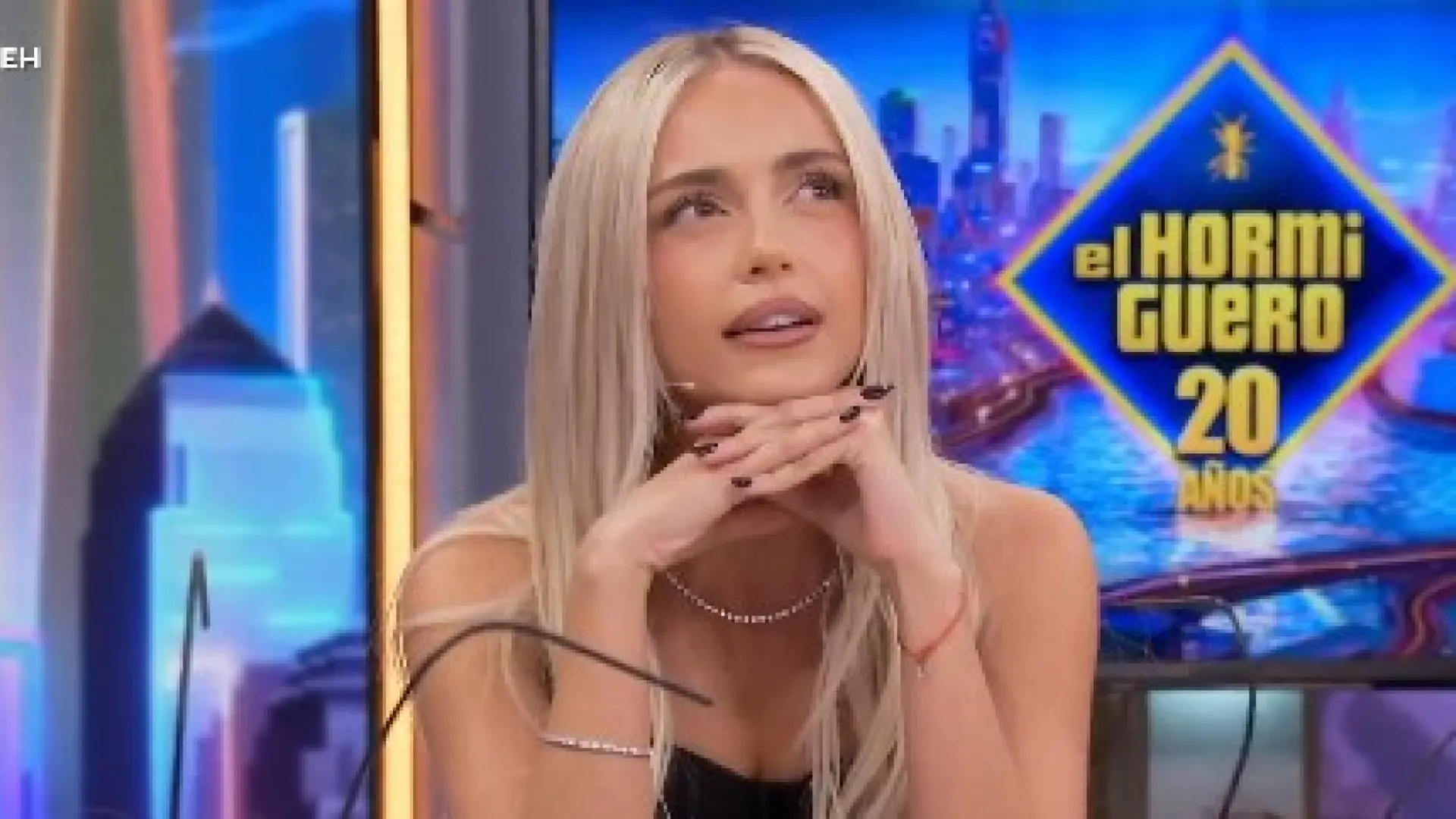 Ana Mena cuenta en 'El Hormiguero' su estancia en un hotel erótico: "Me encuentro un Mickey Mouse... no recordaba Disney así"