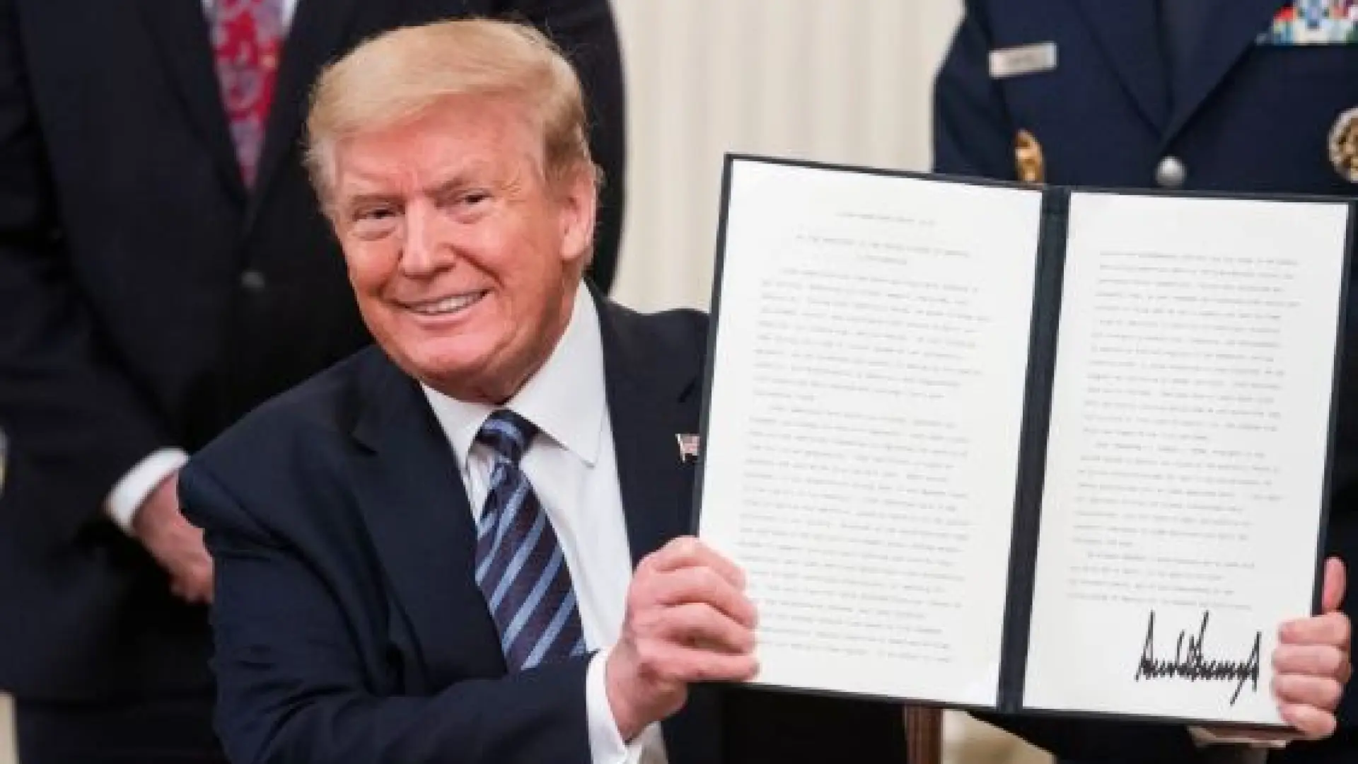 El Comité Nobel decide mañana quién será el ganador de premio Nobel de la Paz. ¿Crees que deberían entregárselo a Trump?