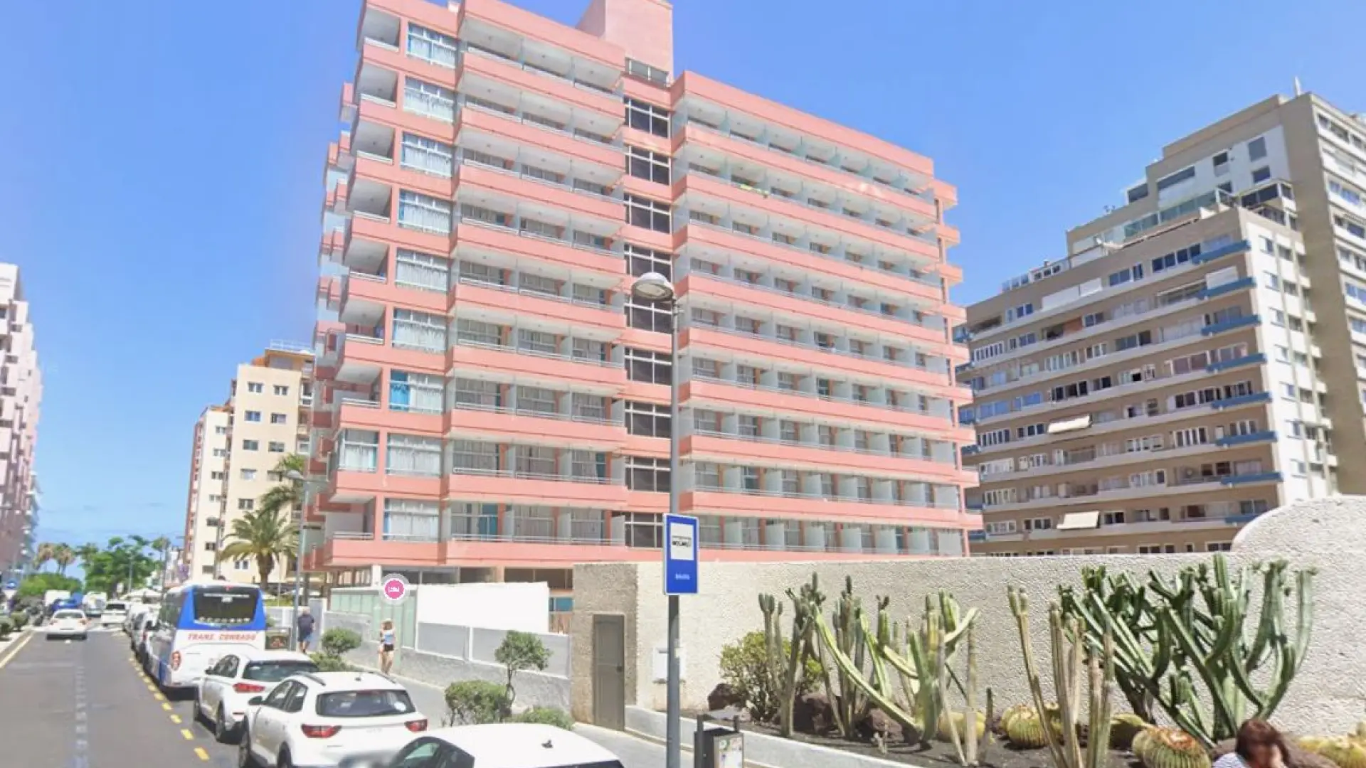 Muere un joven de 23 años al caer desde un balcón durante un incendio en un hotel del norte de Tenerife