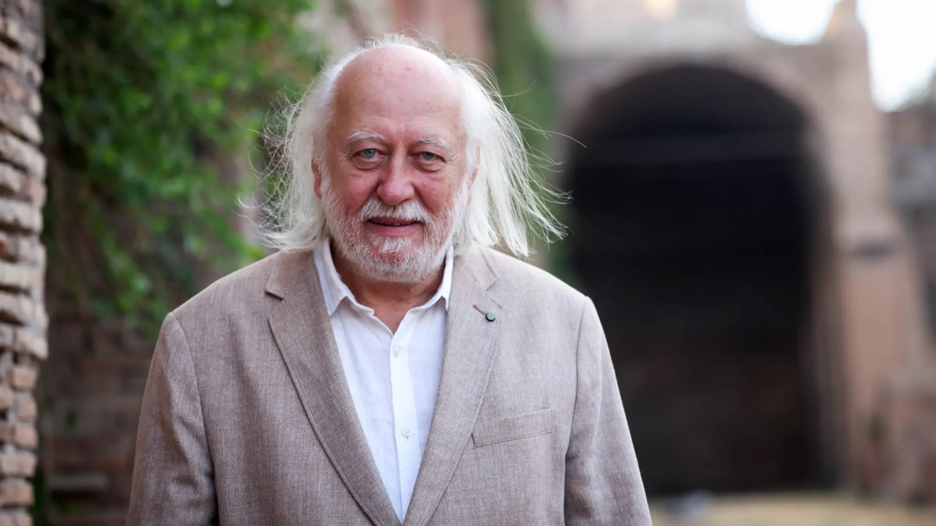 El Nobel László Krasznahorkai no acudirá al Kosmopolis de Barcelona por "problemas de salud que requieren atención inmediata"