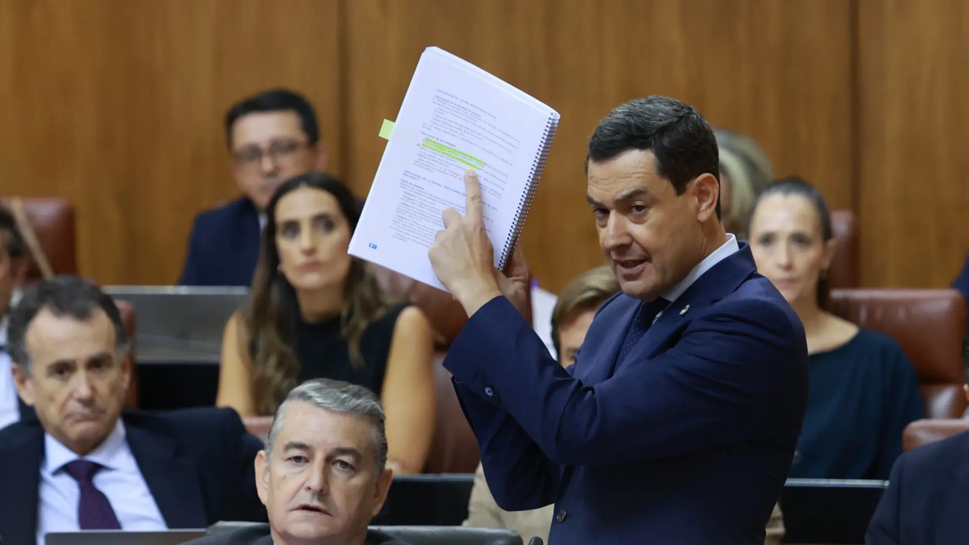 El PP andaluz saca 17 puntos al PSOE, pero podría perder la mayoría absoluta tras la crisis de los cribados