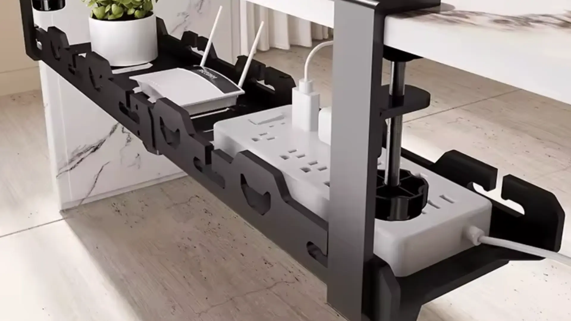 Adiós a los cables por el suelo con esta solución barata y que no requiere instalación