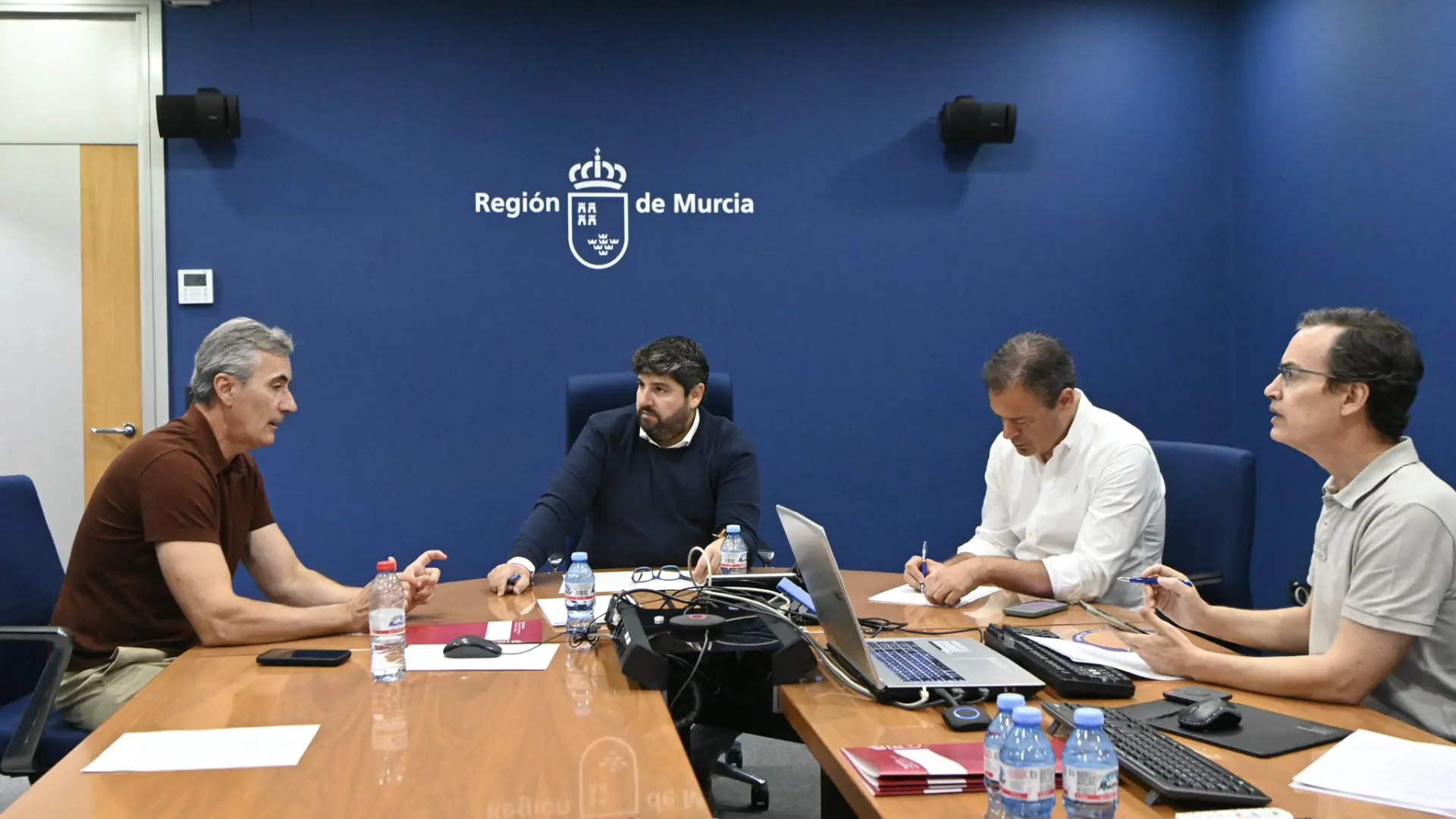 López Miras analiza el paso de la DANA Alice por Murcia: "Los dispositivos de Emergencias están coordinados y preparados para actuar"