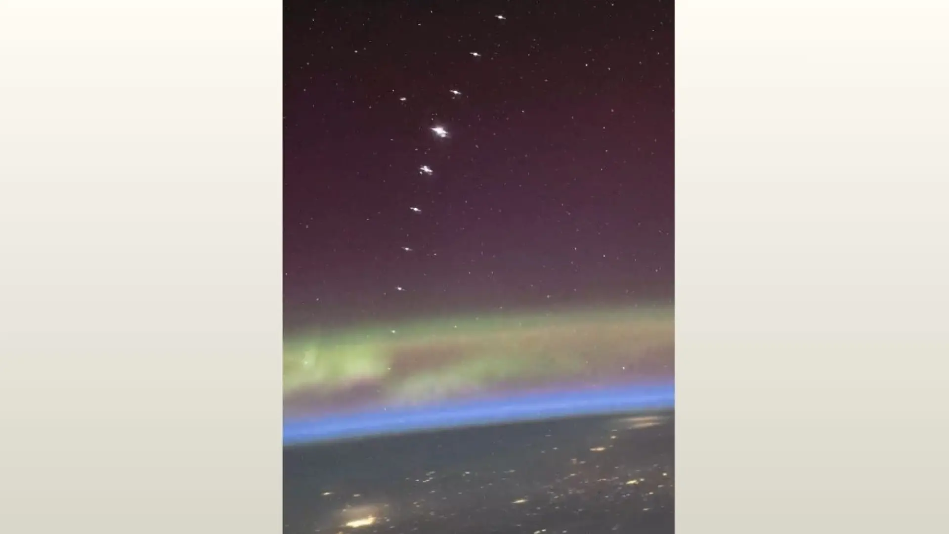 Este increíble vídeo grabado desde la ISS muestra a los satélites Starlink volando por el espacio