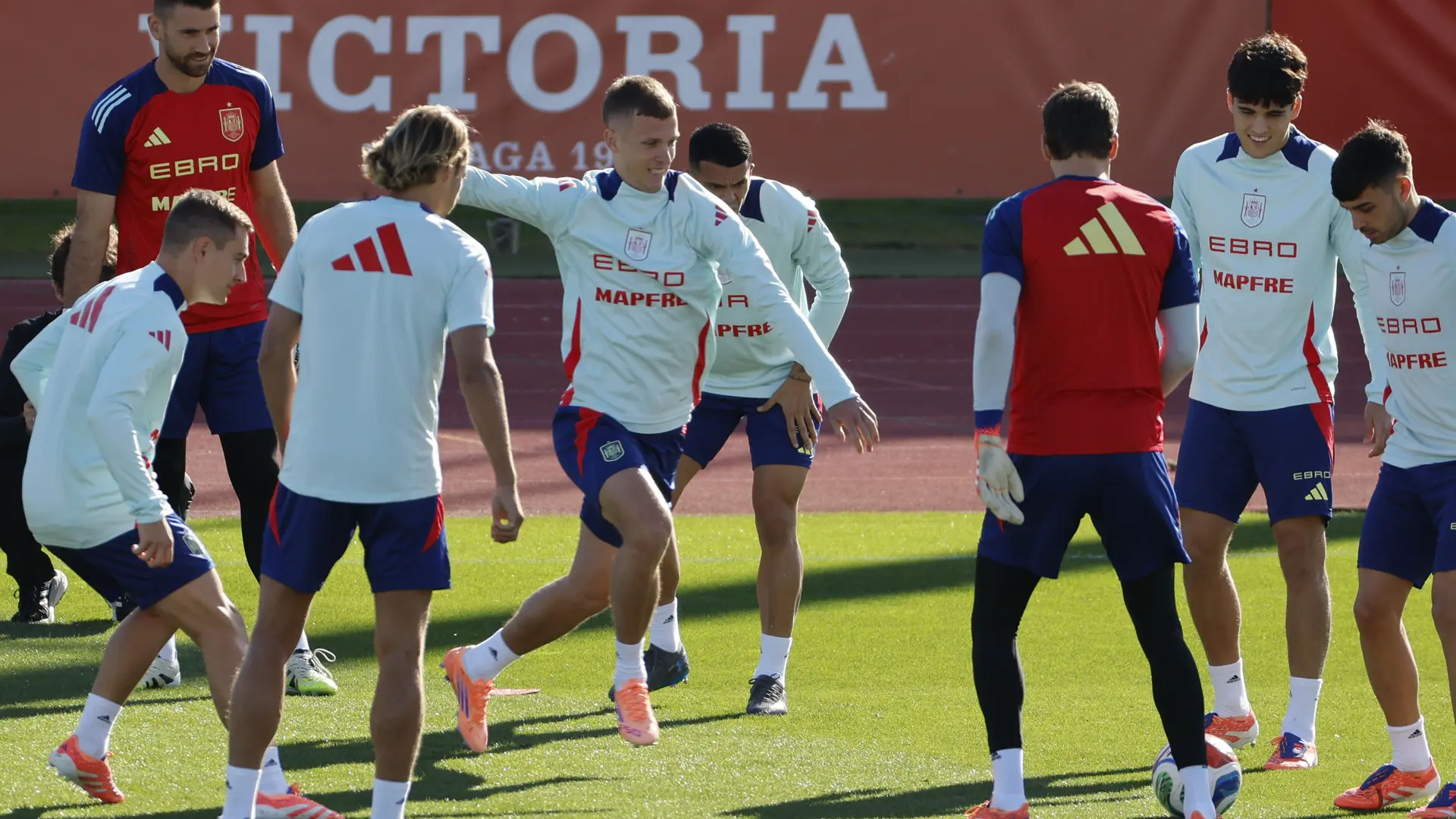 Dani Olmo no acaba el entrenamiento y apunta a baja contra Georgia