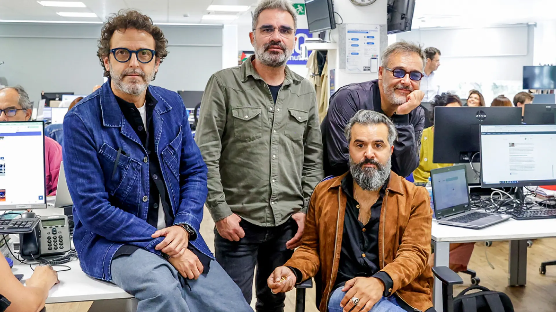 Love of Lesbian: "Somos estrellas de rock a tiempo parcial y eso nos sirve para desconectar y volver al mundo estándar"
