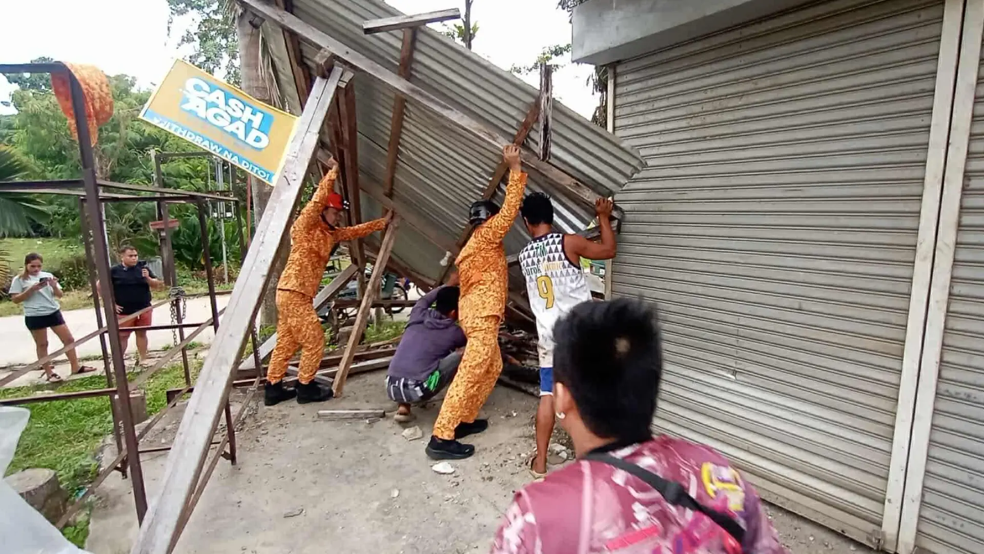 Una réplica de magnitud 6,7 sacude el sur de Filipinas y vuelve a activar la alerta de tsunami en la zona