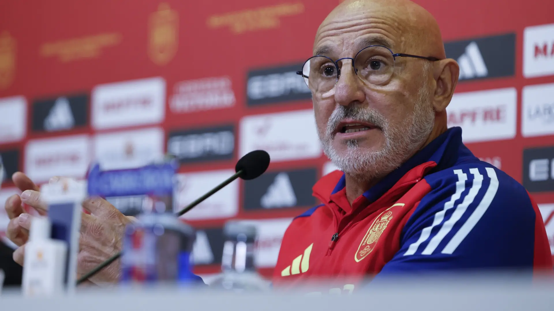 De la Fuente sujeta el timón de La Roja y zanja el 'temporal Lamine' antes de la 'tormenta Olmo': "No hay ningún conflicto con Flick"