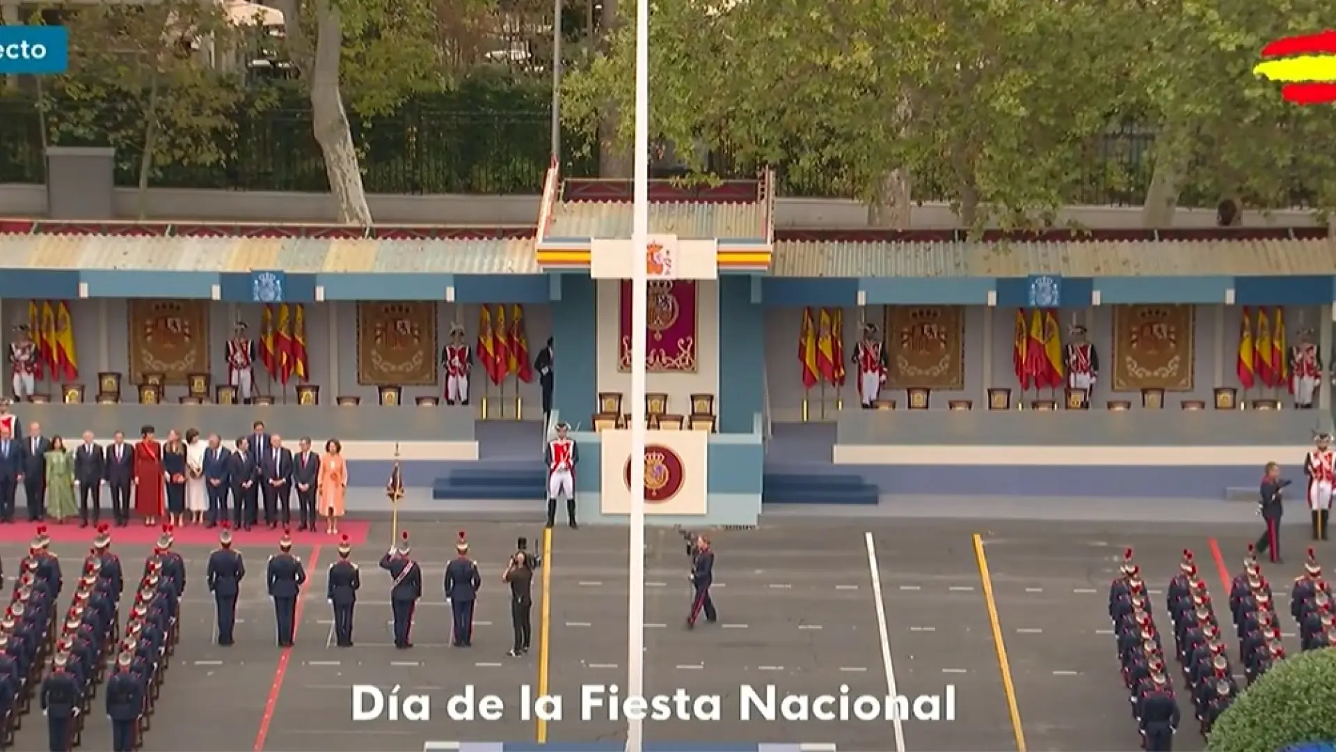 Desfile militar del 12 de octubre por el Día de la Hispanidad, en directo | Los Reyes presiden con Leonor y Sofía un desfile sin la Patrulla Águila