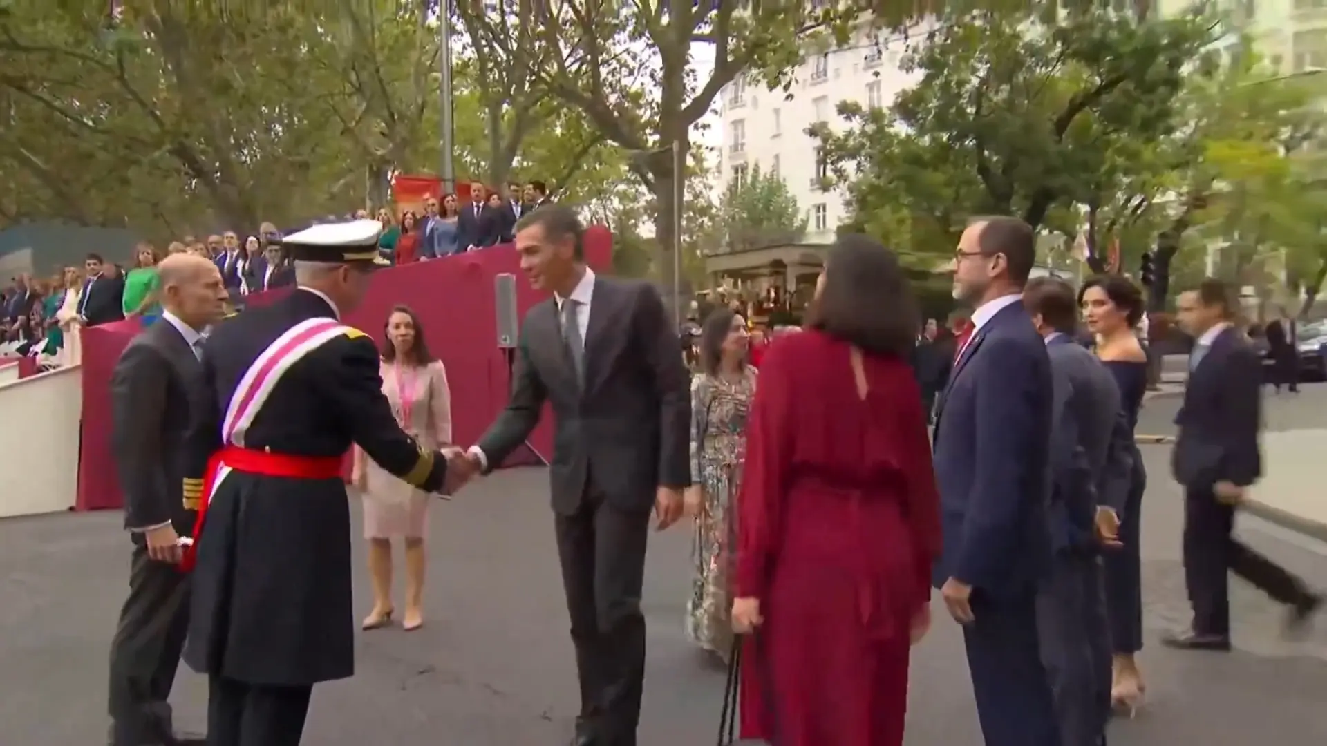 Sánchez, recibido con pitos y abucheos a su llegada al desfile militar del 12 de octubre por el Día de la Hispanidad