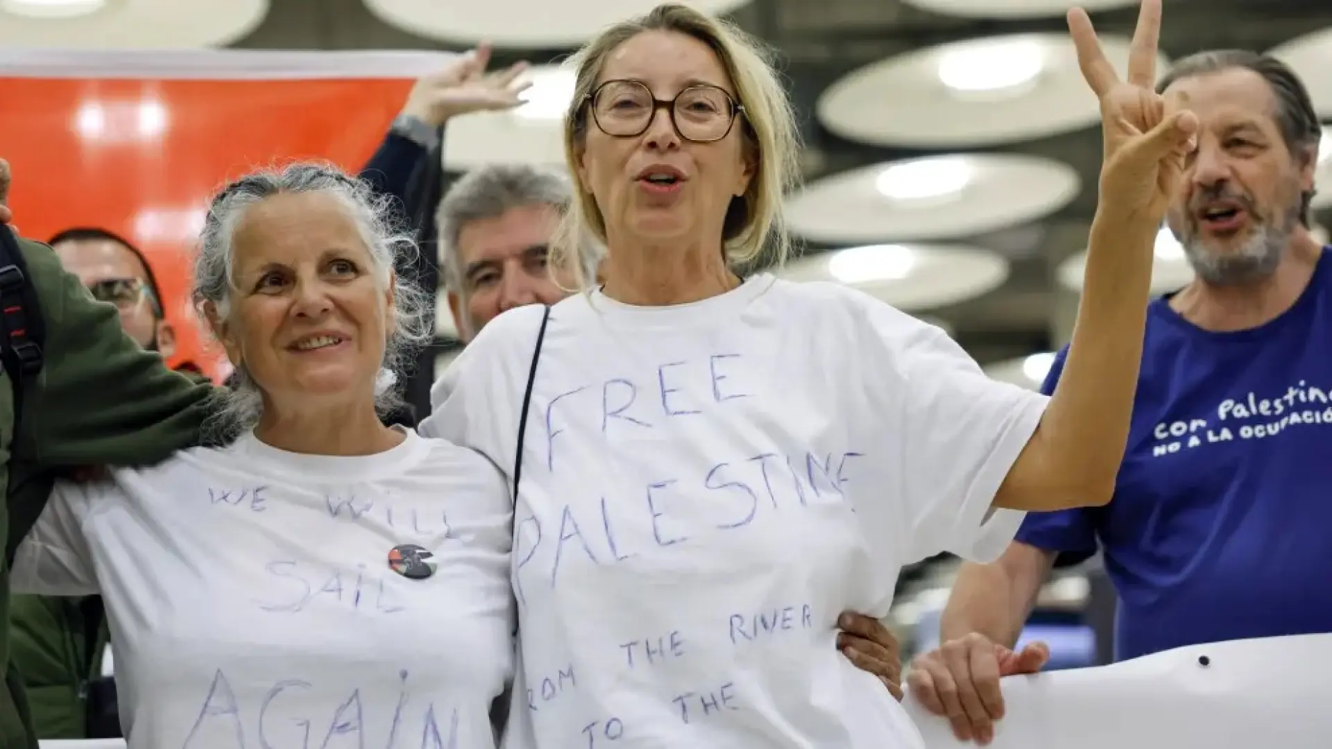 Reyes Rigo y otros cinco miembros de la segunda flotilla a Gaza aterrizan en Barajas: "Ha merecido la pena, vamos a volver"