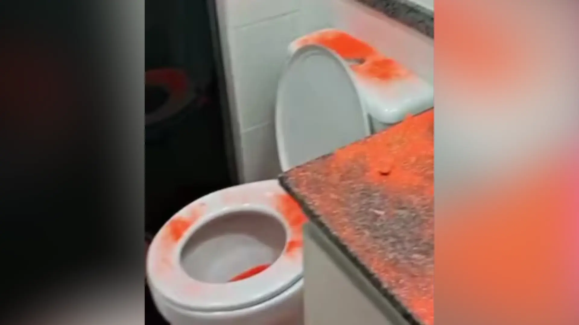 Una venganza brillante: su novio la engaña y ella recubre toda su casa de purpurina