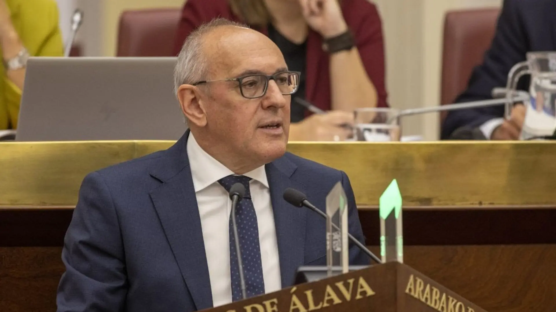 El diputado general de Álava pide la prohibición de Falange Española tras los incidentes en Vitoria-Gasteiz