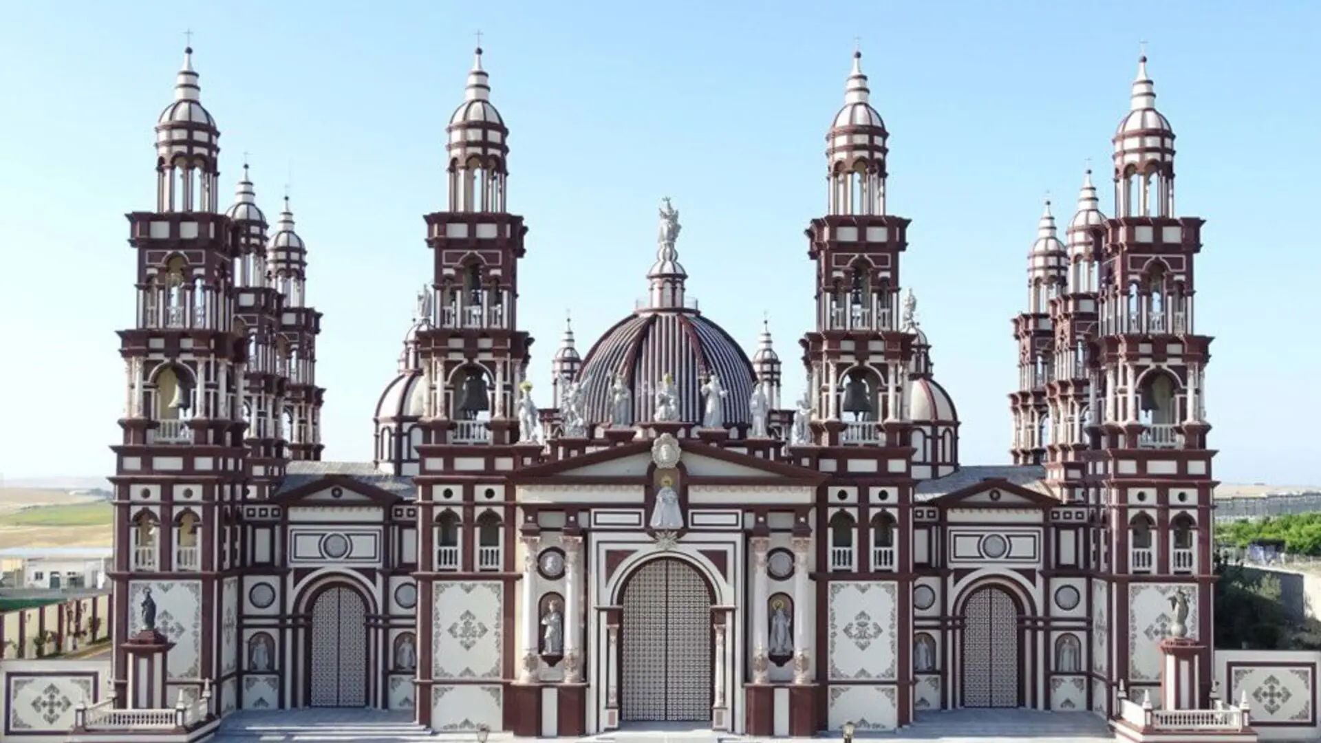 Muere una niña de un año atropellada en la explanada de la basílica del Palmar de Troya