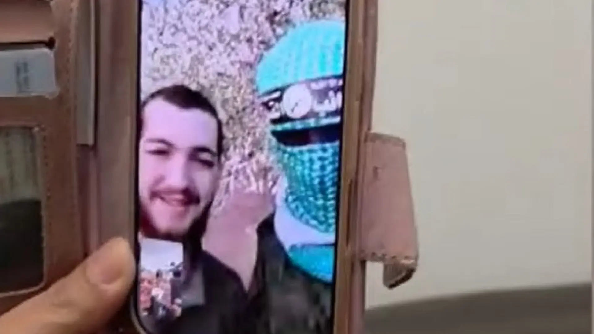 Hamás videollamó a las familias de rehenes antes de soltarlos y una se negó a contestar: "Vi una llamada perdida de Brigadas Al-Aqsa"
