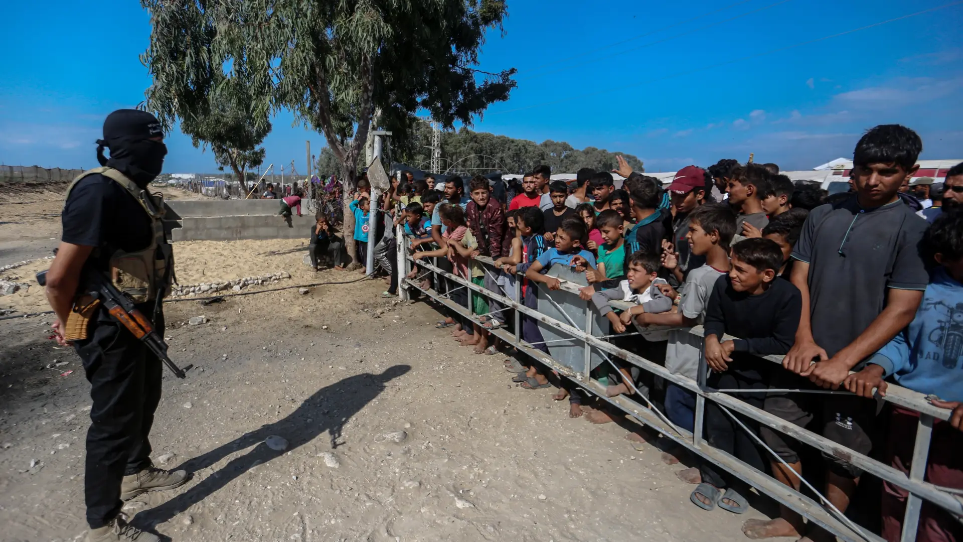 Hamás retoma el control de las calles en Gaza tras el alto el fuego y se enfrenta a tiros con los clanes acusados de colaborar con Israel