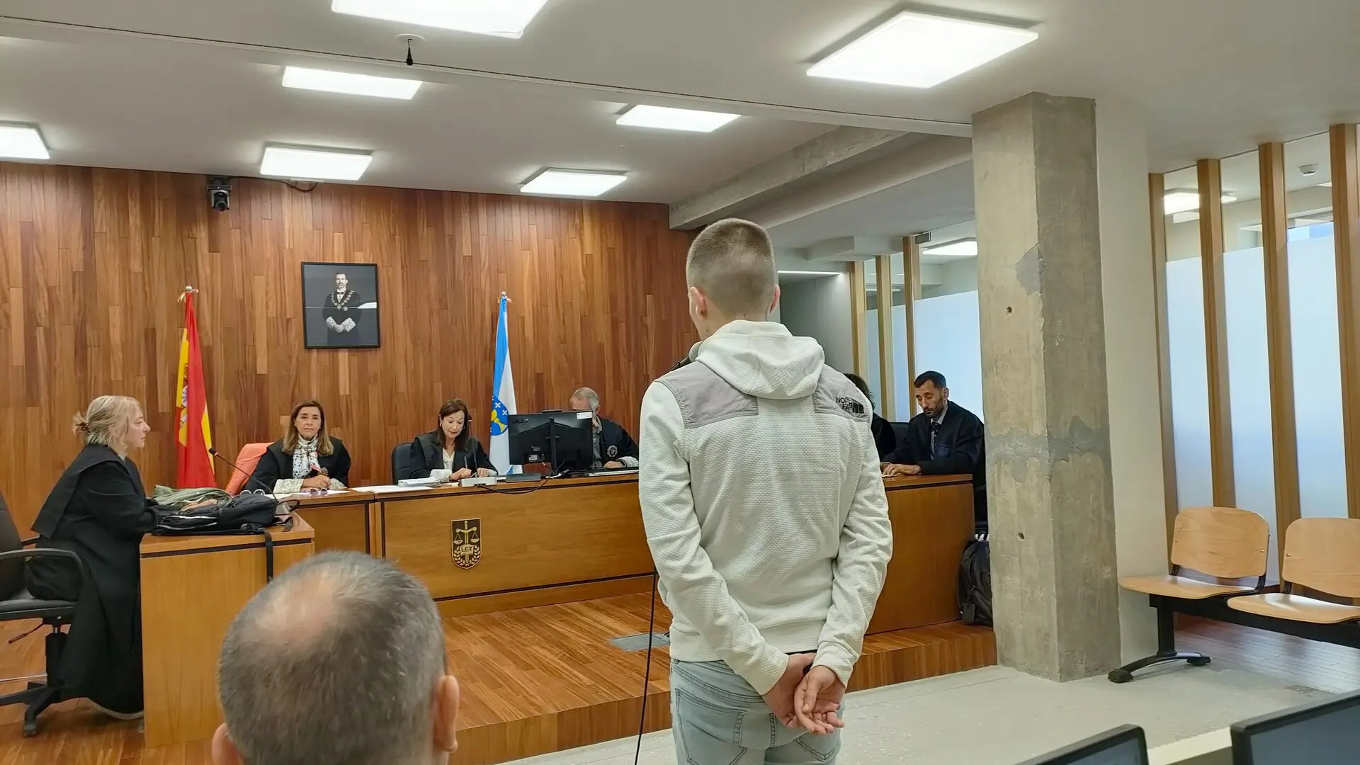 Condenado a tres años y nueve meses de cárcel el joven que apuñaló a otro durante el Carnaval de Verano de Redondela en 2024