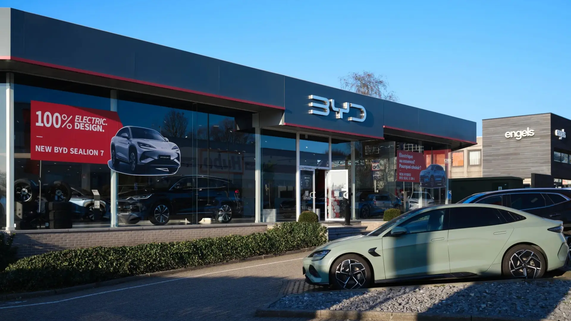 El gigante chino BYD valora construir en España su tercera fábrica europea