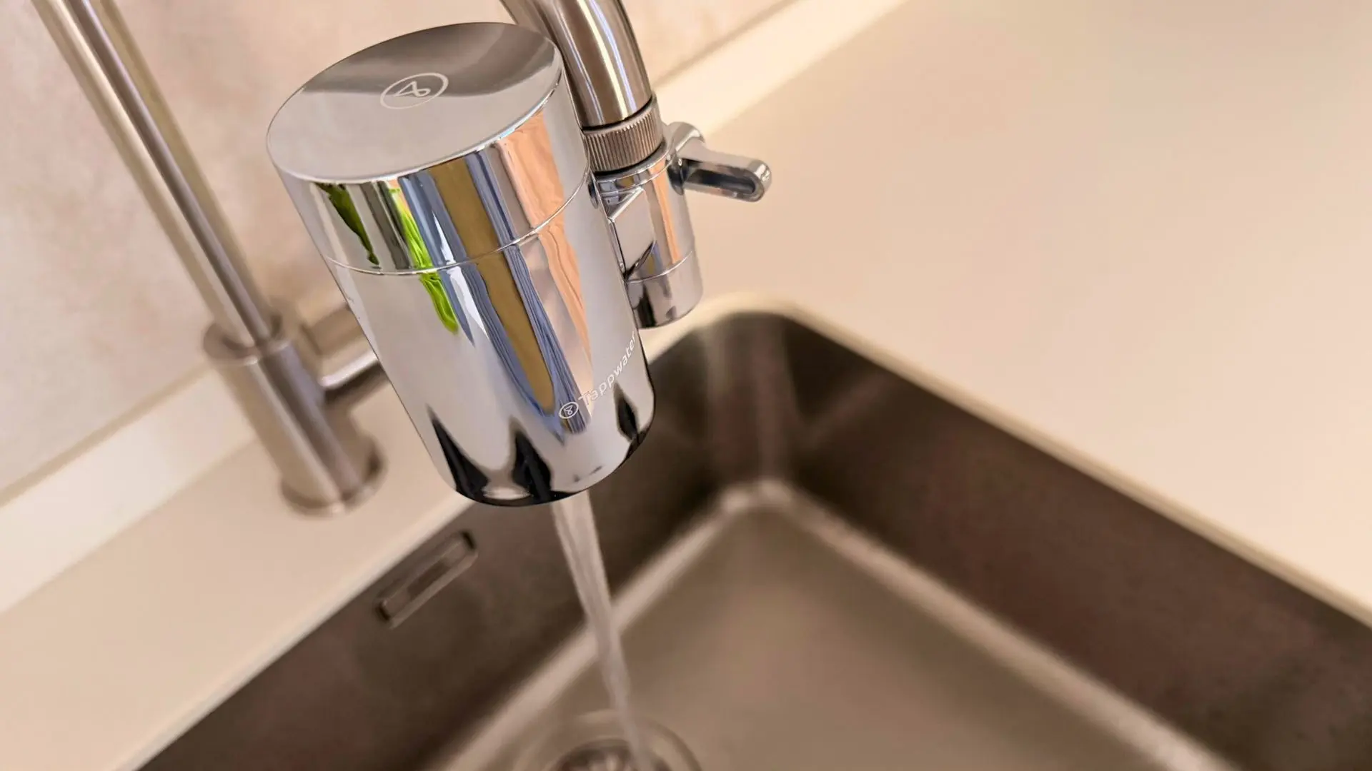 Olvídate de las botellas de plástico: beber agua 'buena' es más fácil con estos inventos hechos en España