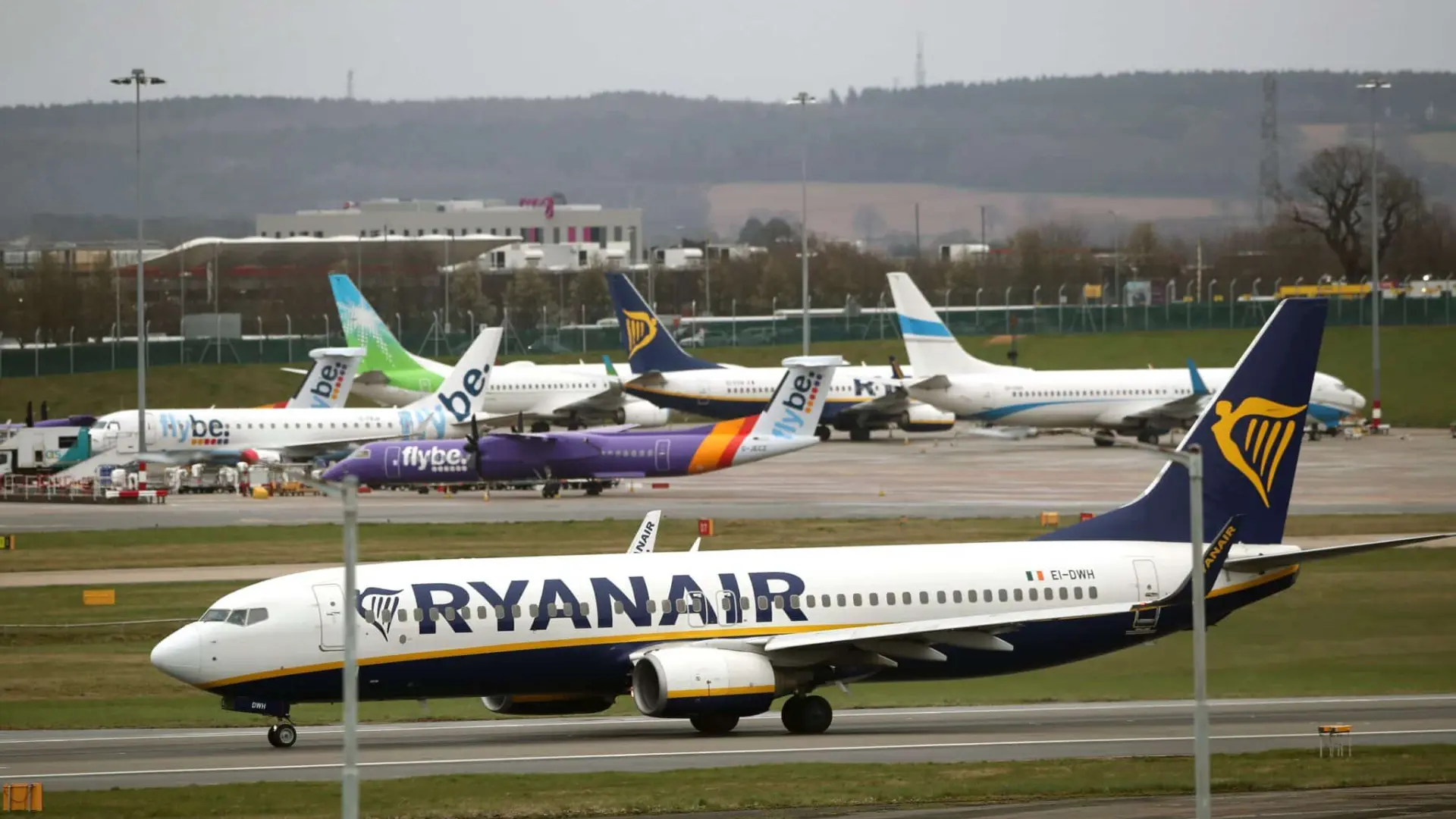 Las aerolíneas programan un invierno récord con un mapa desigual por el repliegue regional de Ryanair