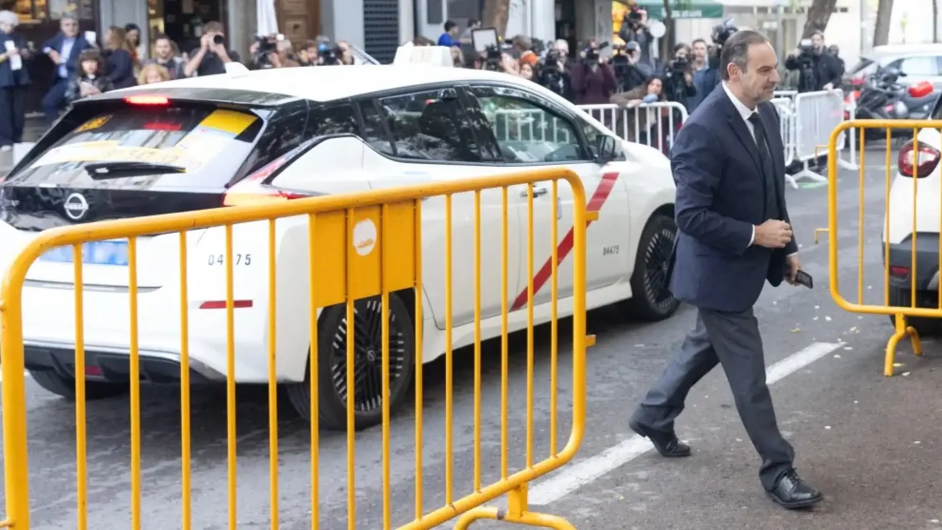 Ábalos se niega a declarar en el Supremo y las acusaciones populares piden prisión provisional