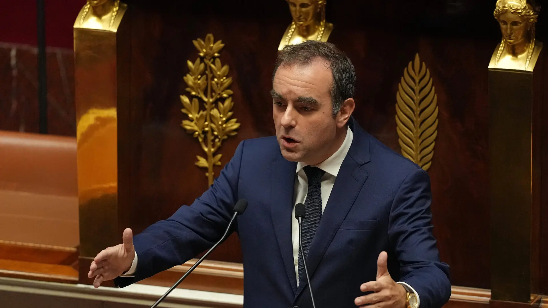 Fracasan las dos mociones de censura contra el gobierno de Lecornu