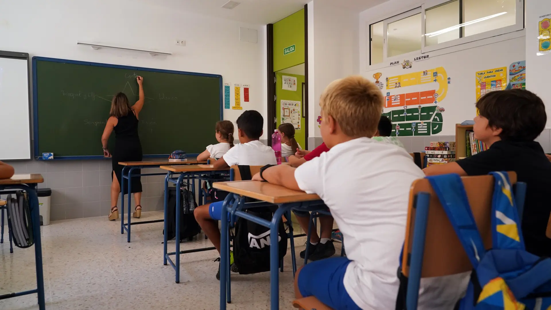 Los colegios de Madrid darán clases de apoyo por la tarde en Lengua y Matemáticas a 10.000 alumnos