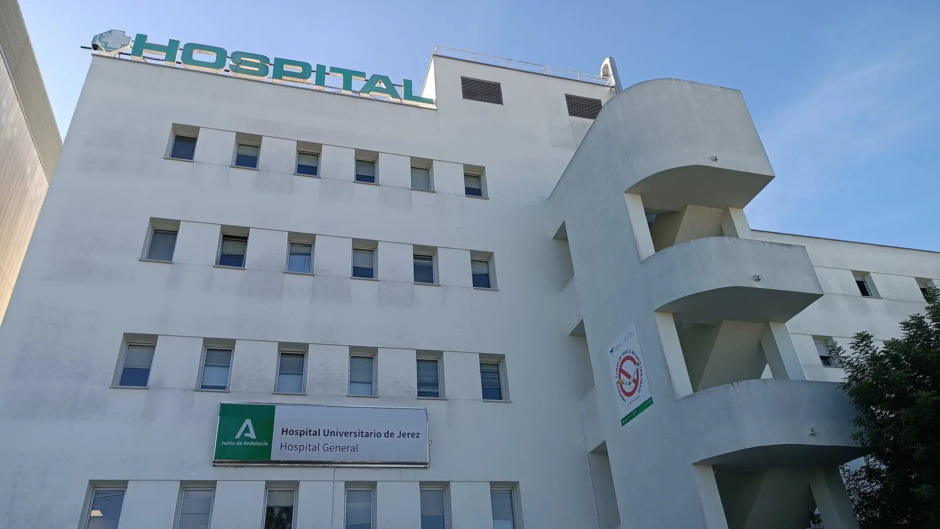 Fuga de película en Jerez: un preso se desliza con sábanas por la ventana de un hospital y utiliza un patín eléctrico para huir
