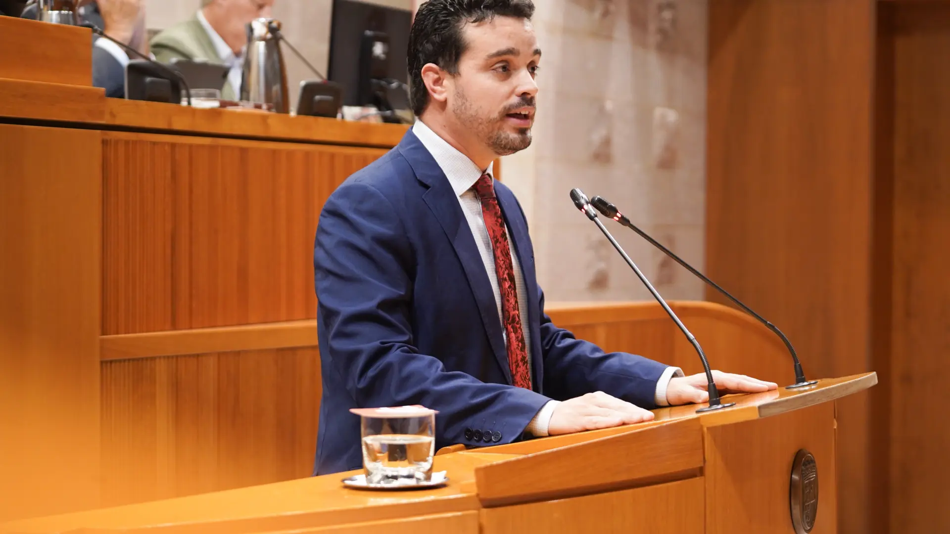 El Parlamento de Aragón reconoce a Javier Lambán como crucial en el desarrollo social y económico de la región