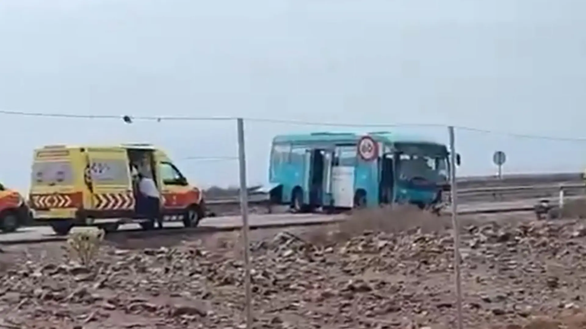 Al menos un muerto y 16 heridos, dos de ellos graves, tras un choque entre un autobús y un coche en Gran Canaria