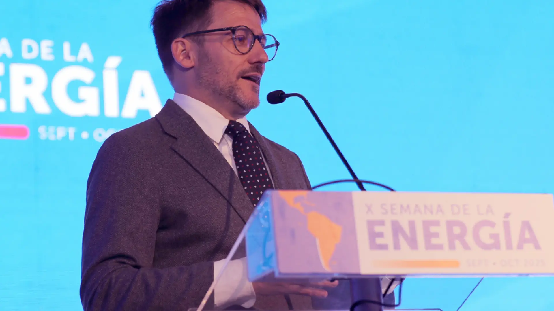Dimite el ministro de Energía de Chile, Diego Pardow, por un error en el cálculo de las facturas de la luz de los ciudadanos
