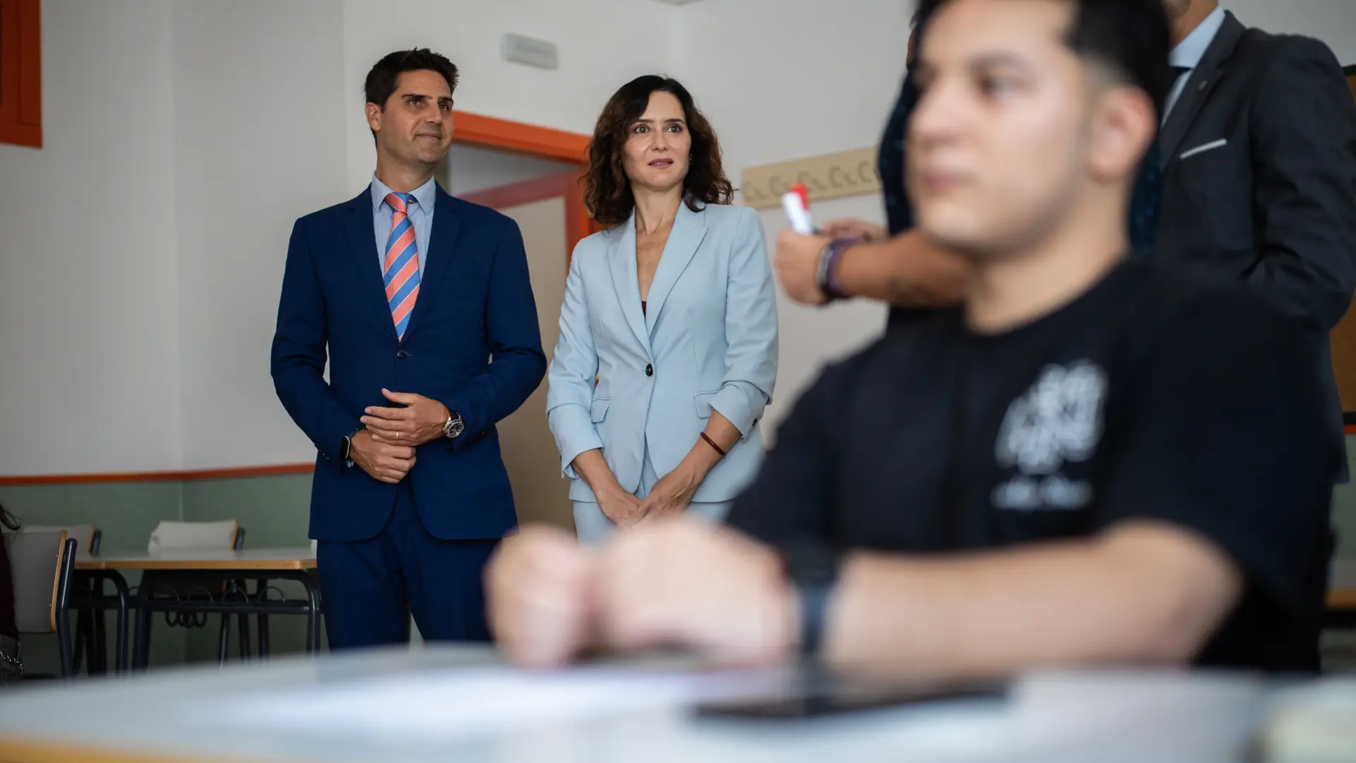 Madrid solicita al Ministerio de Educación permitir a los profesores jubilados volver a clase para paliar el déficit en Matemáticas