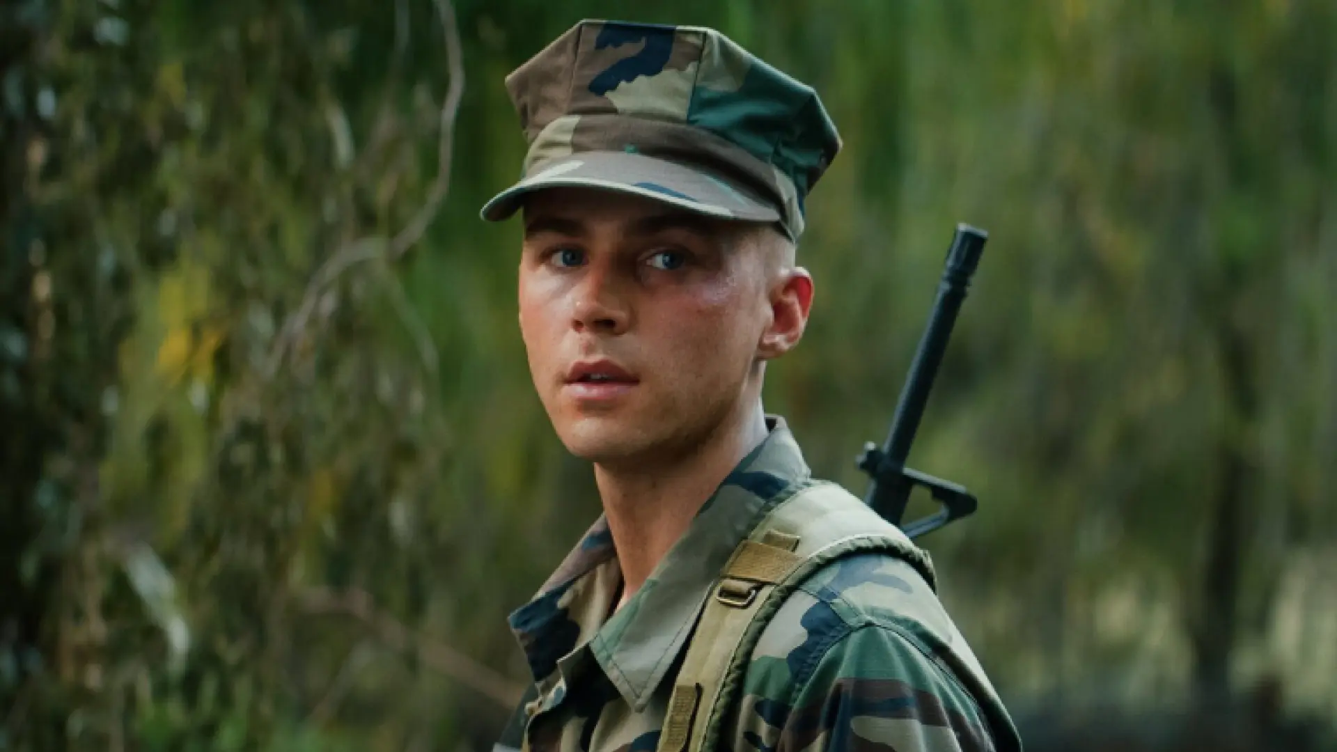 El Pentágono arremete contra Netflix por su serie sobre la historia real de un soldado gay: "Basura woke"