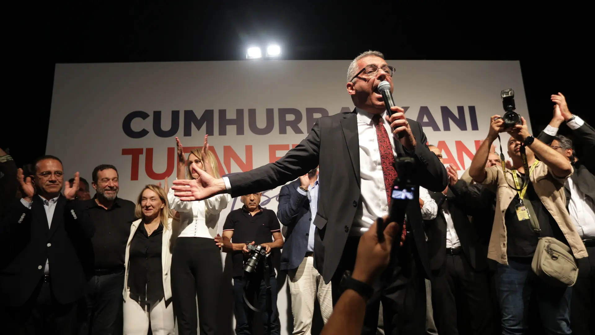 Un partidario de la reunificación de Chipre y a favor de la Unión Europea gana las elecciones presidenciales en la zona turca