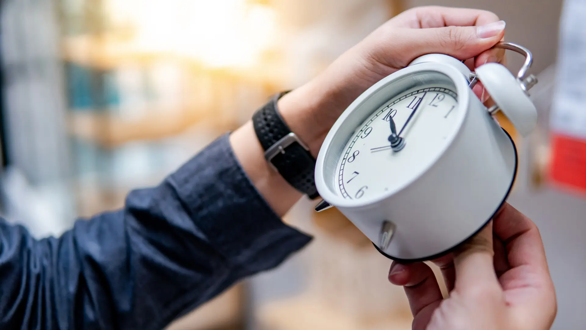 Los expertos defienden eliminar los cambios de hora: "Alteran el reloj biológico e impactan en la salud"