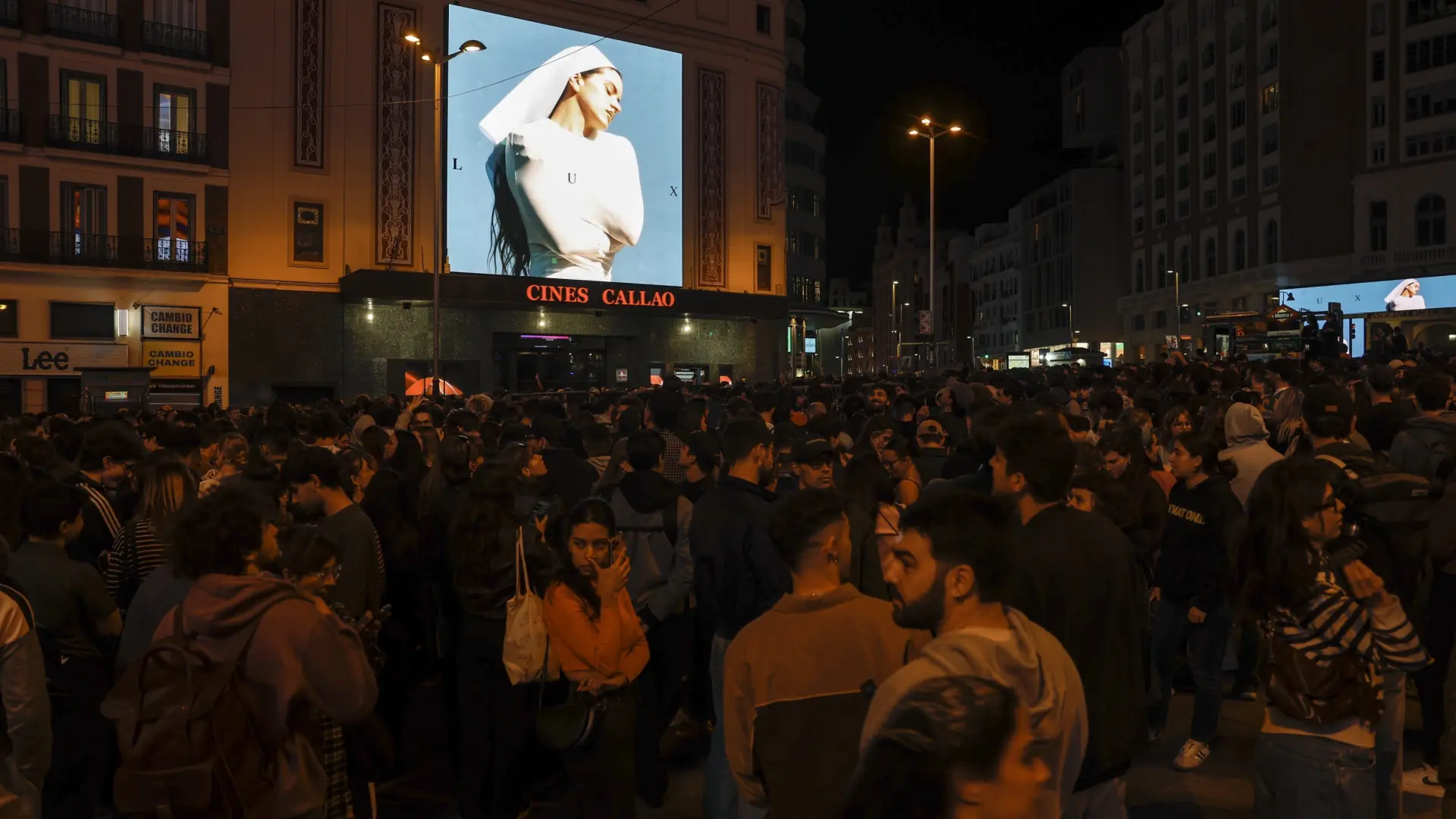 El Ayuntamiento de Madrid investiga si la presentación del disco de Rosalía en Callao tenía permiso