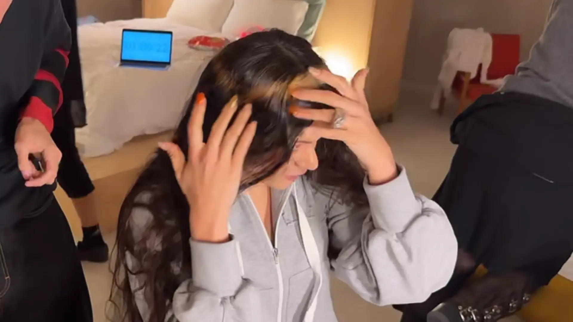 Rosalía se atreve con el 'halo hair', una de las mechas más excéntricas, para anunciar su nuevo disco y colapsar Madrid