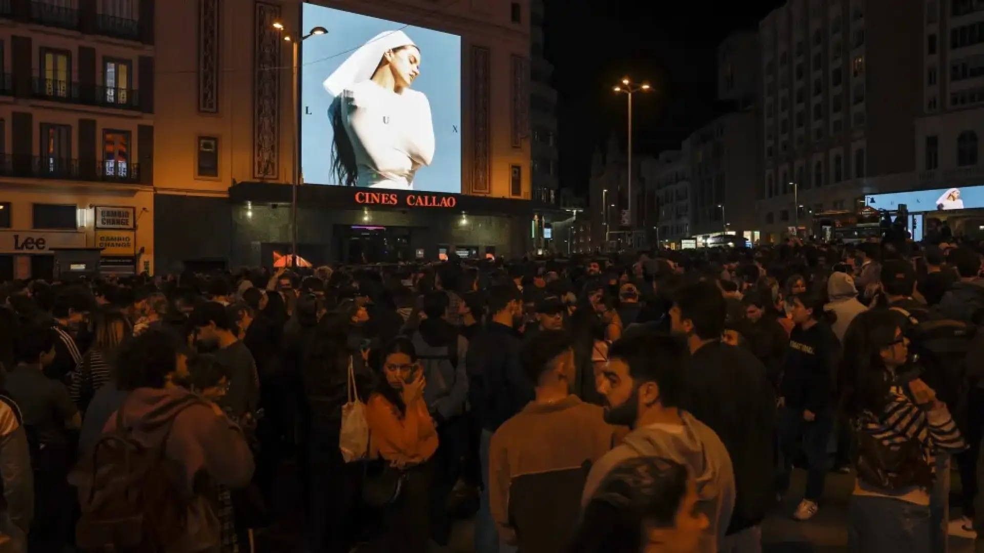 El Ayuntamiento de Madrid investiga si la presentación del disco de Rosalía en Callao tenía permiso